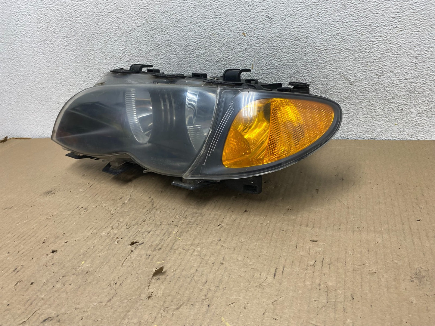 2002 to 2005 BMW 3 E46 Sedan Left Driver LH Halogen Headlight AG8025 DW2