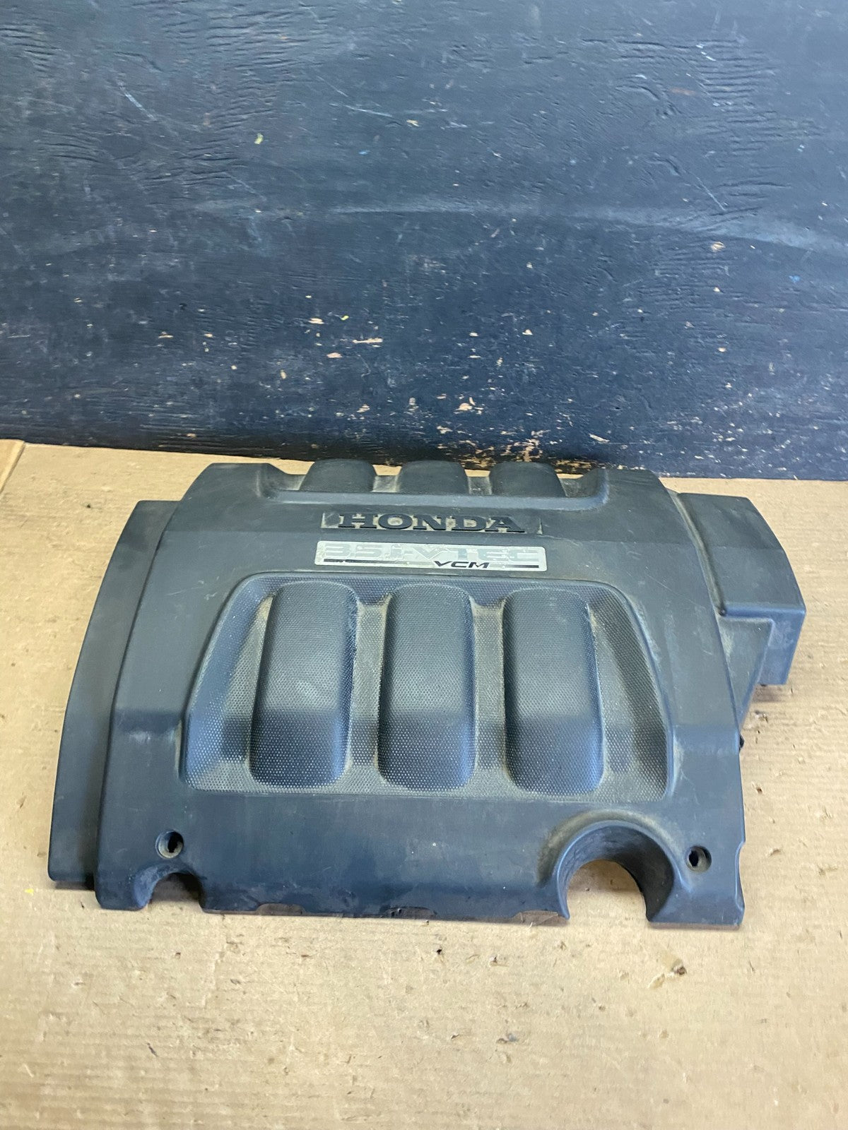 2005 to 2007 Honda Odyssey Black Engine Cover s3400 DG0