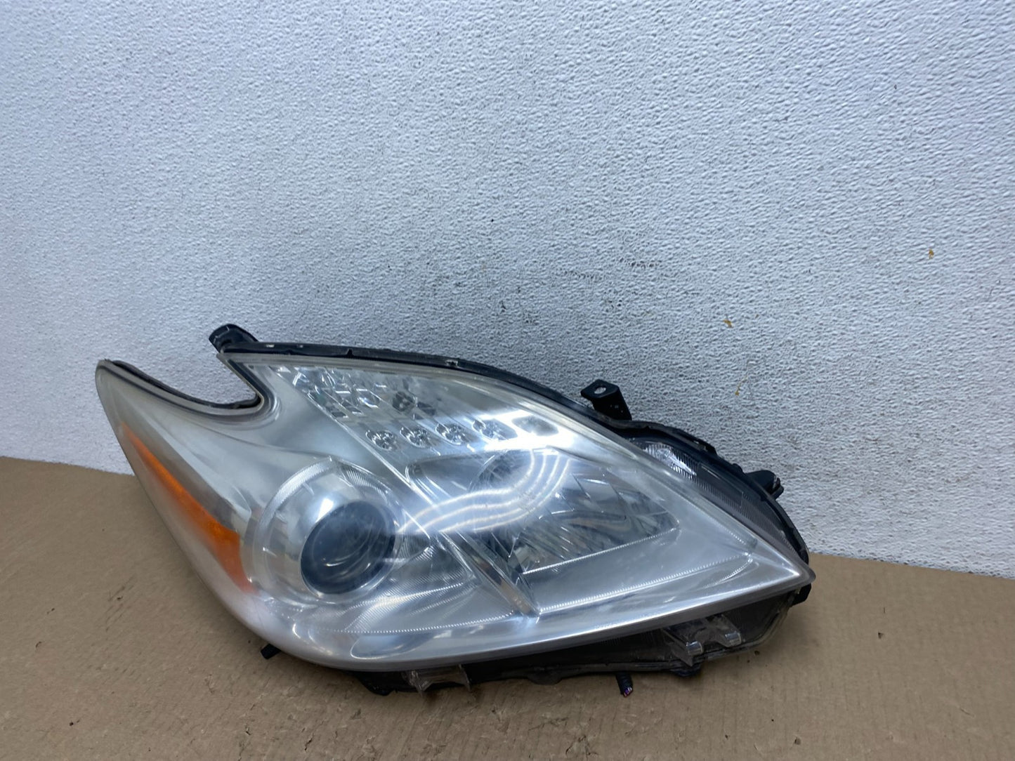 2010 - 2011 Toyota Prius Right Passenger Rh Halogen Headlight AE9759 DW1