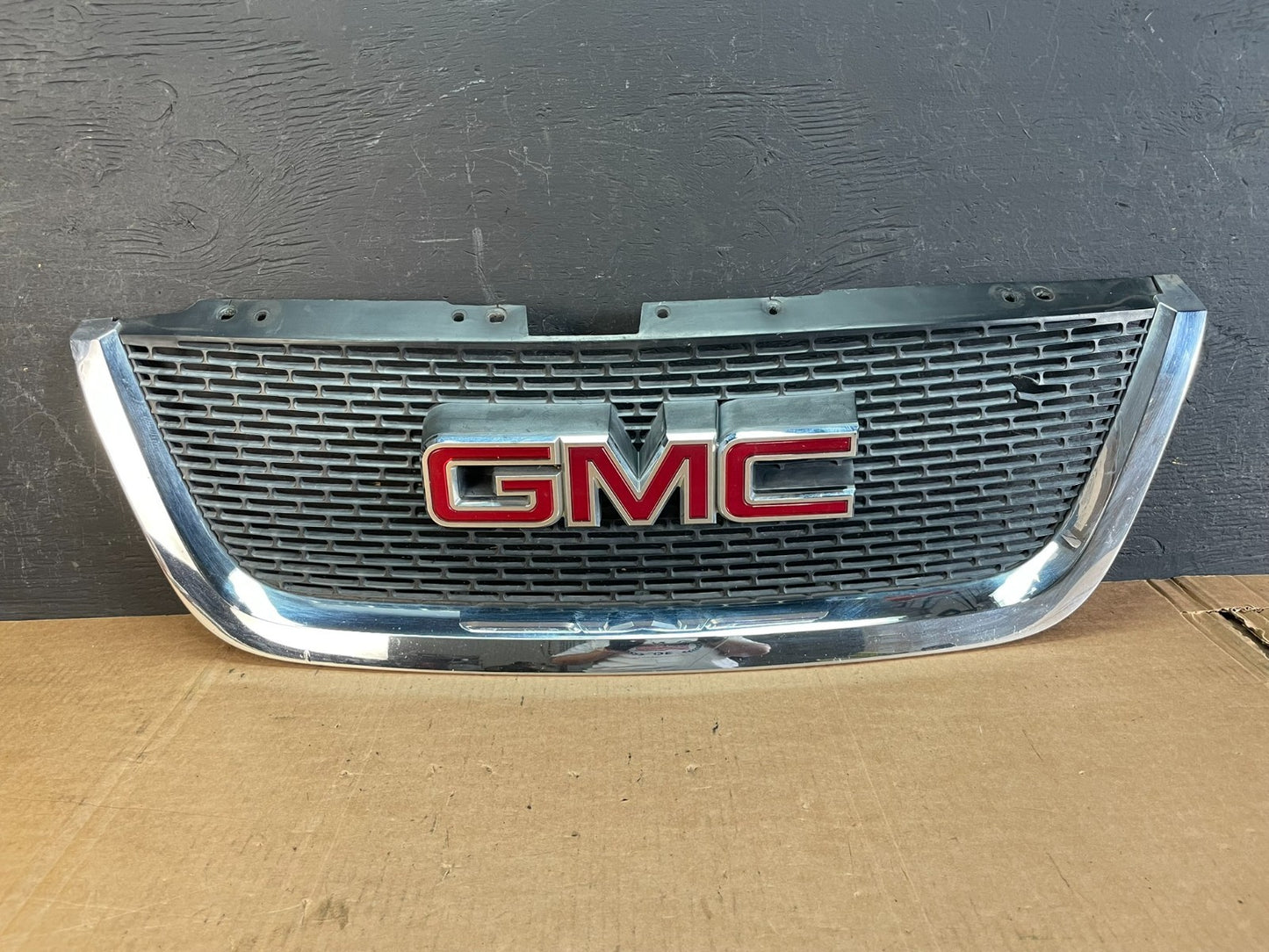 2007 to 2012 GMC Acadia Front Upper Grill Grille AE8417 DW0