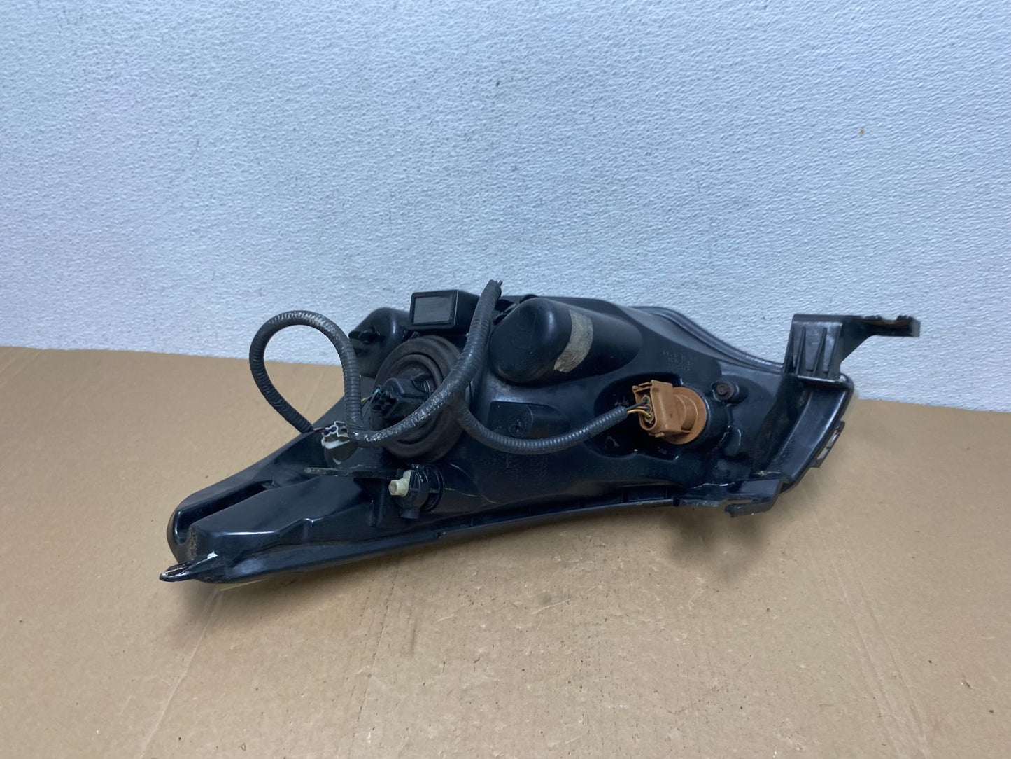 2008 2009 2010 2011 Ford Focus Right Passenger Rh Side Headlight AC5640 DW7