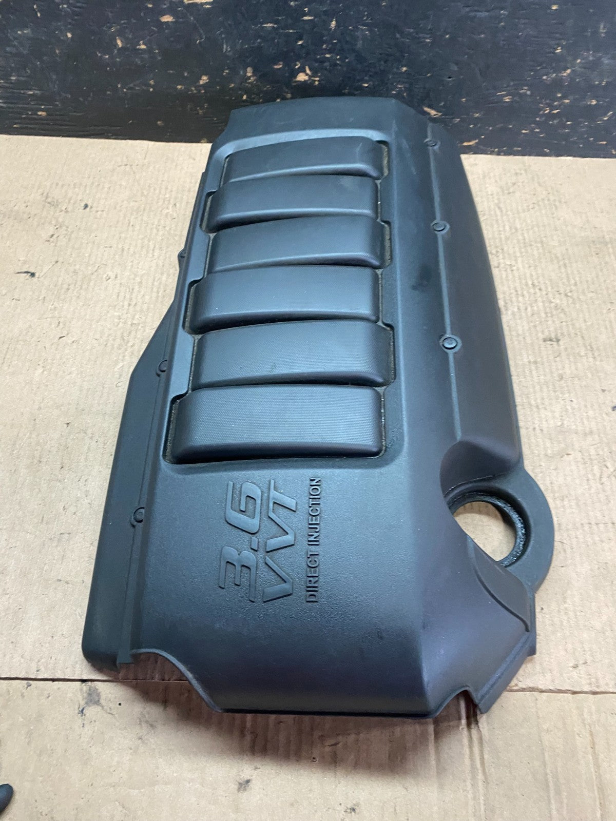 2007 to 2008 GMC Acadia 3.6L VVT Engine Cover Shield T0042 DG2