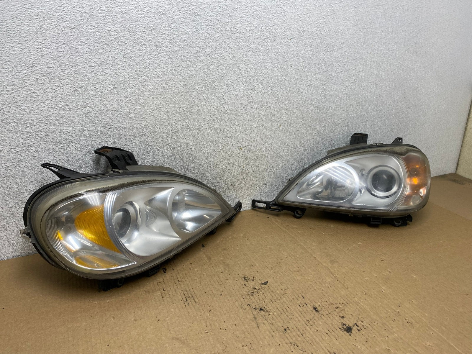2002 - 2005 Mercedes ML ML350 ML500 Left+Right Side Halogen Headlights AG2121 LK2