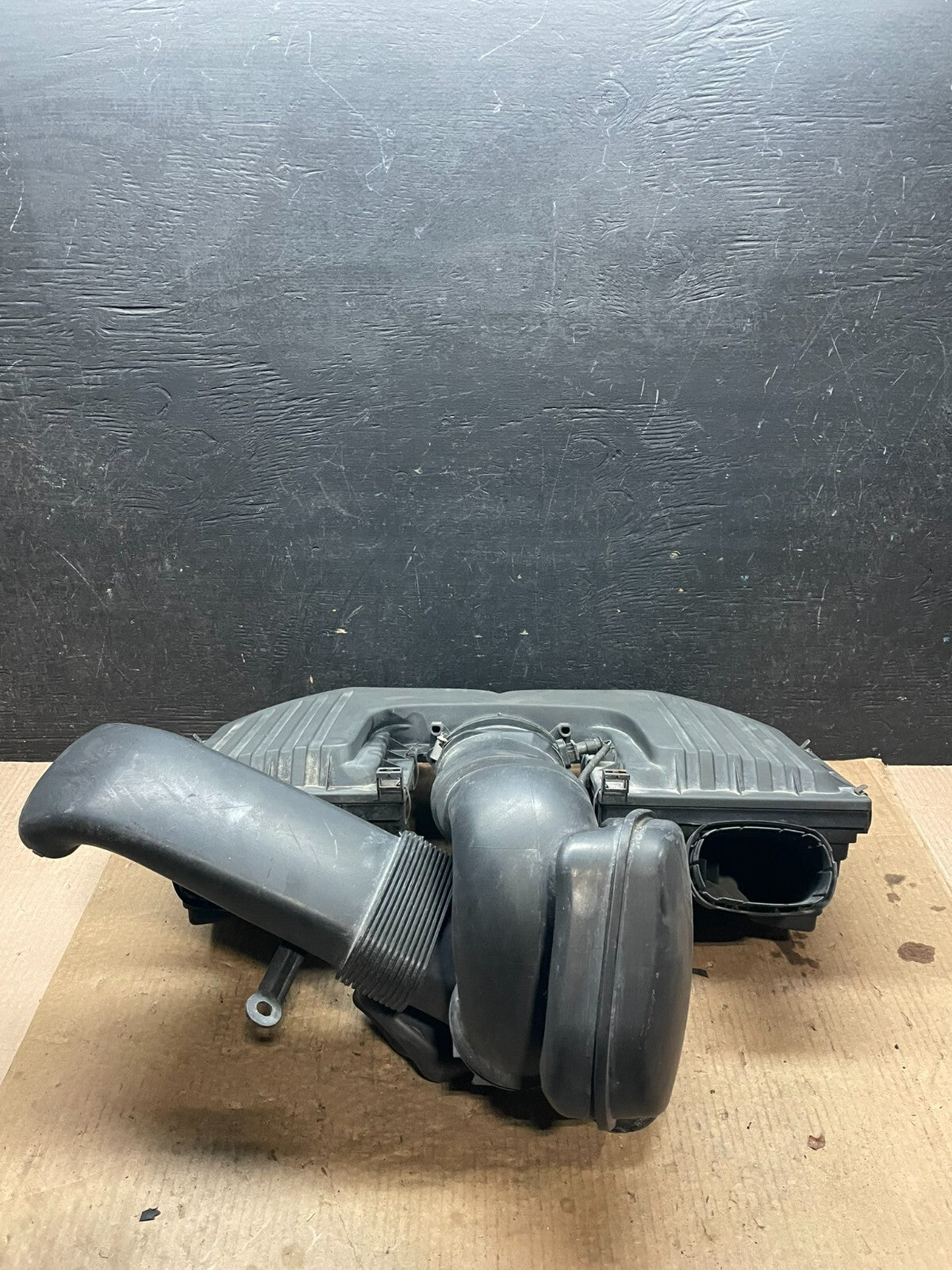 2007 to 2010 BMW E70 X5 N62 Air Intake Cleaner Filter 7548896 OEM J7481 DG1