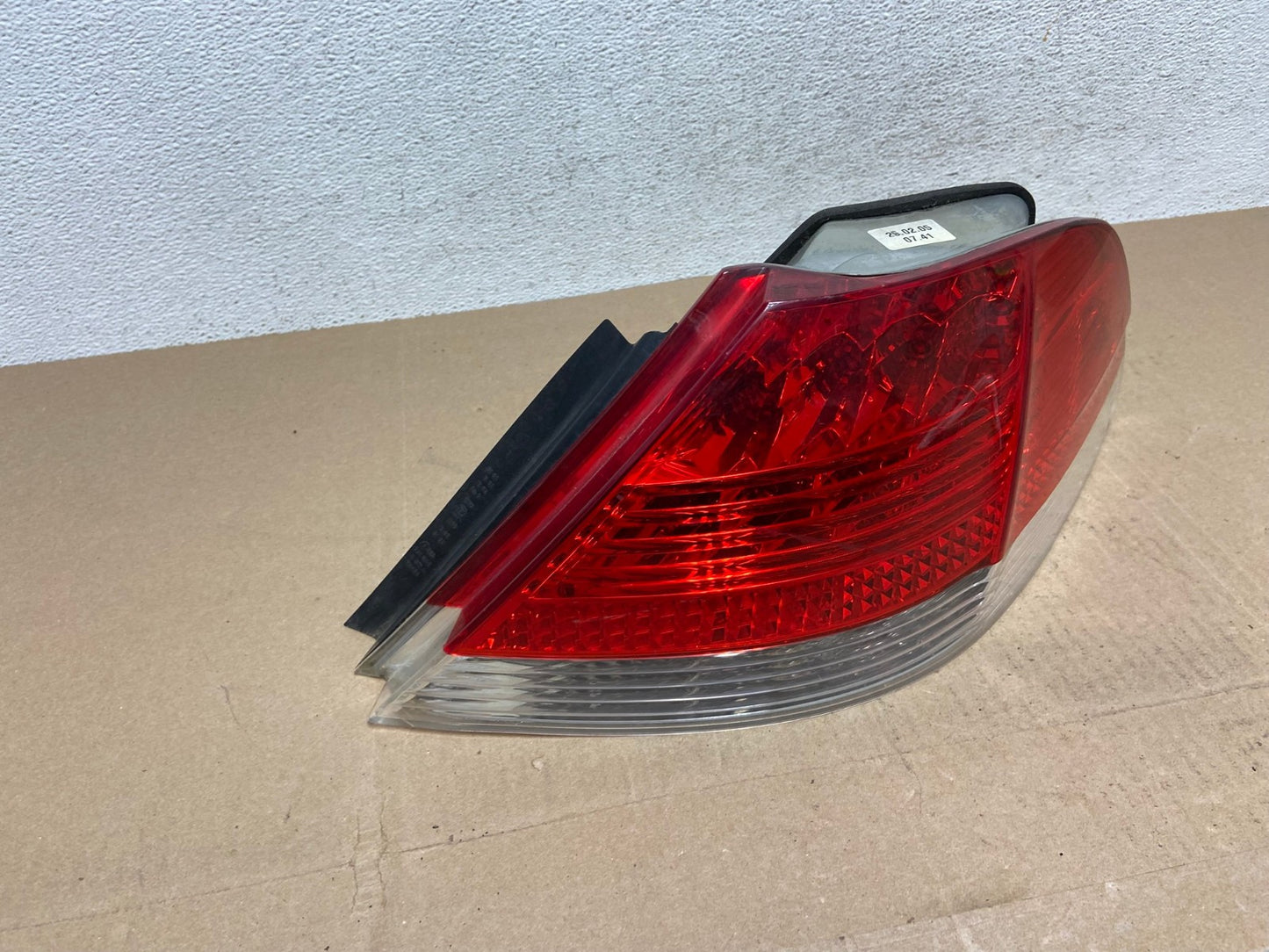 2006 to 2008 BMW 7-Series 750li 760li Right Passenger Tail Light AE6686 LK2