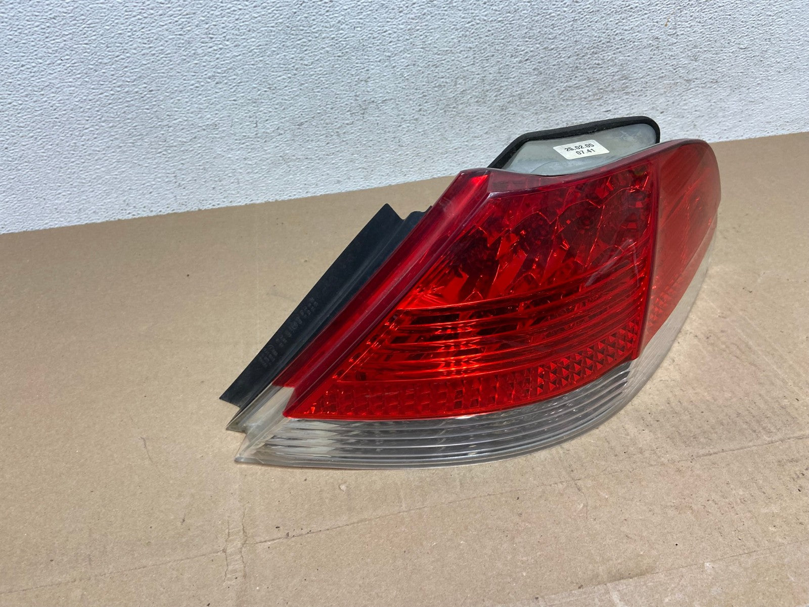 2006 to 2008 BMW 7-Series 750li 760li Right Passenger Tail Light AE6686 LK2