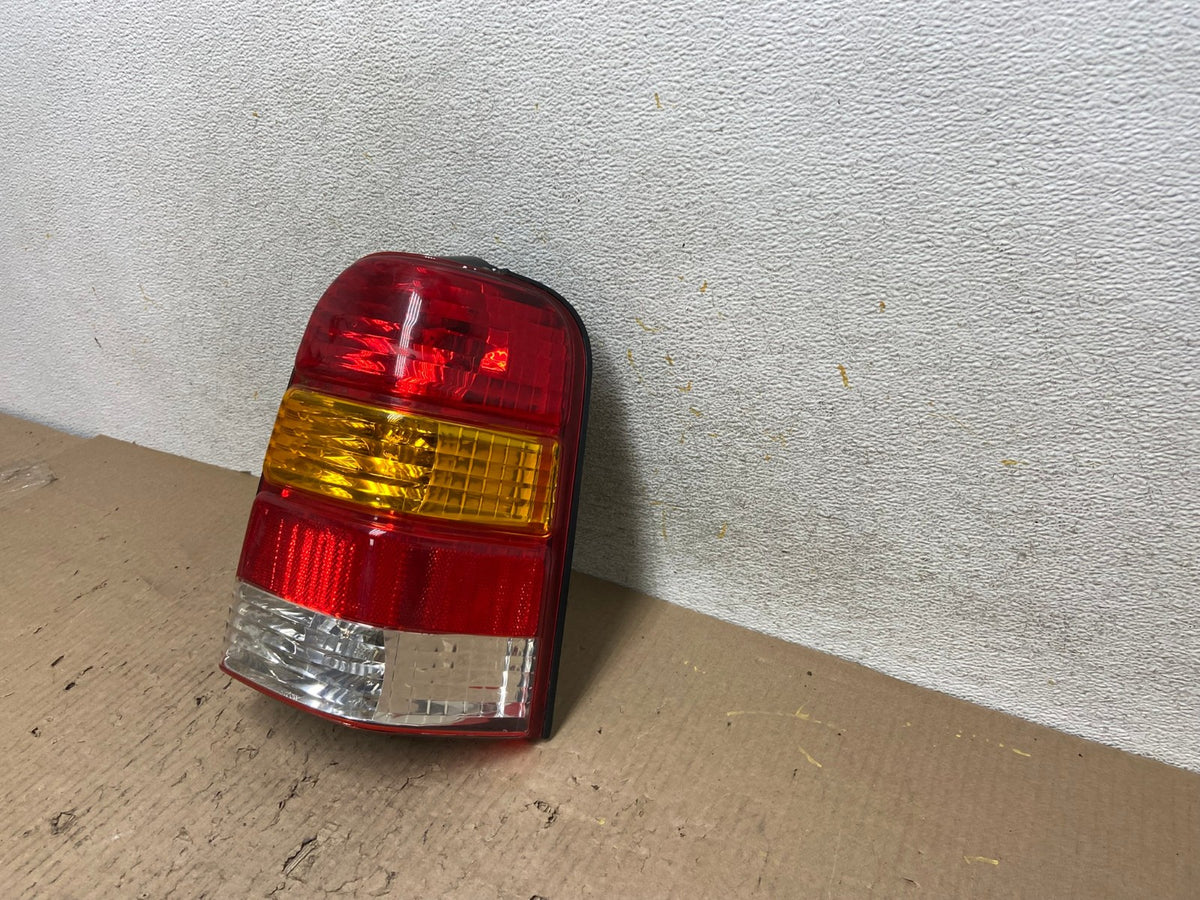2001 to 2007 Ford Escape Right Passenger RH Side Tail Light AH6638 LK2