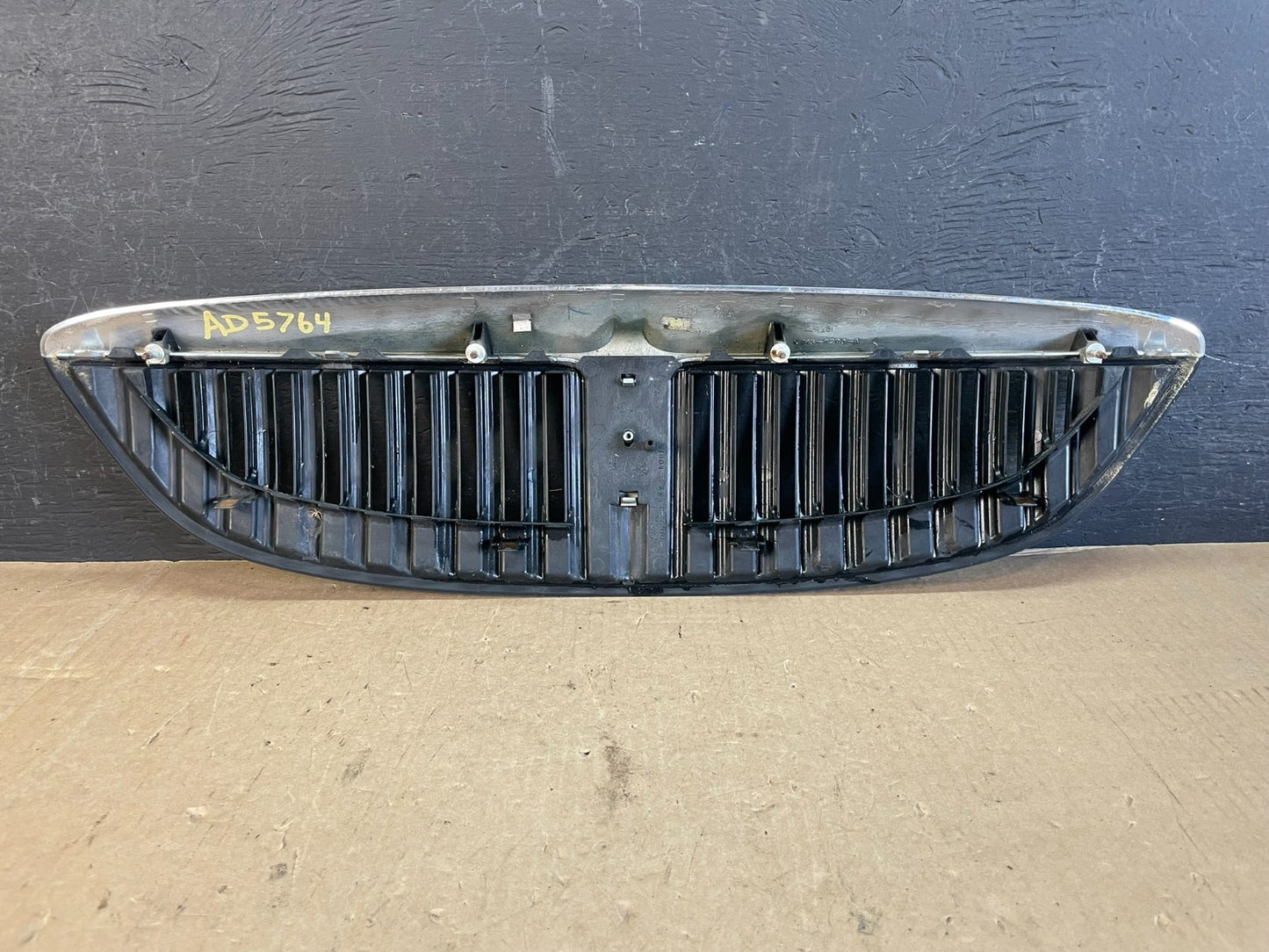 2000 to 2002 Lincoln LS Front Hood Bumper Grill Grille W/Emblem ad5764 DG3