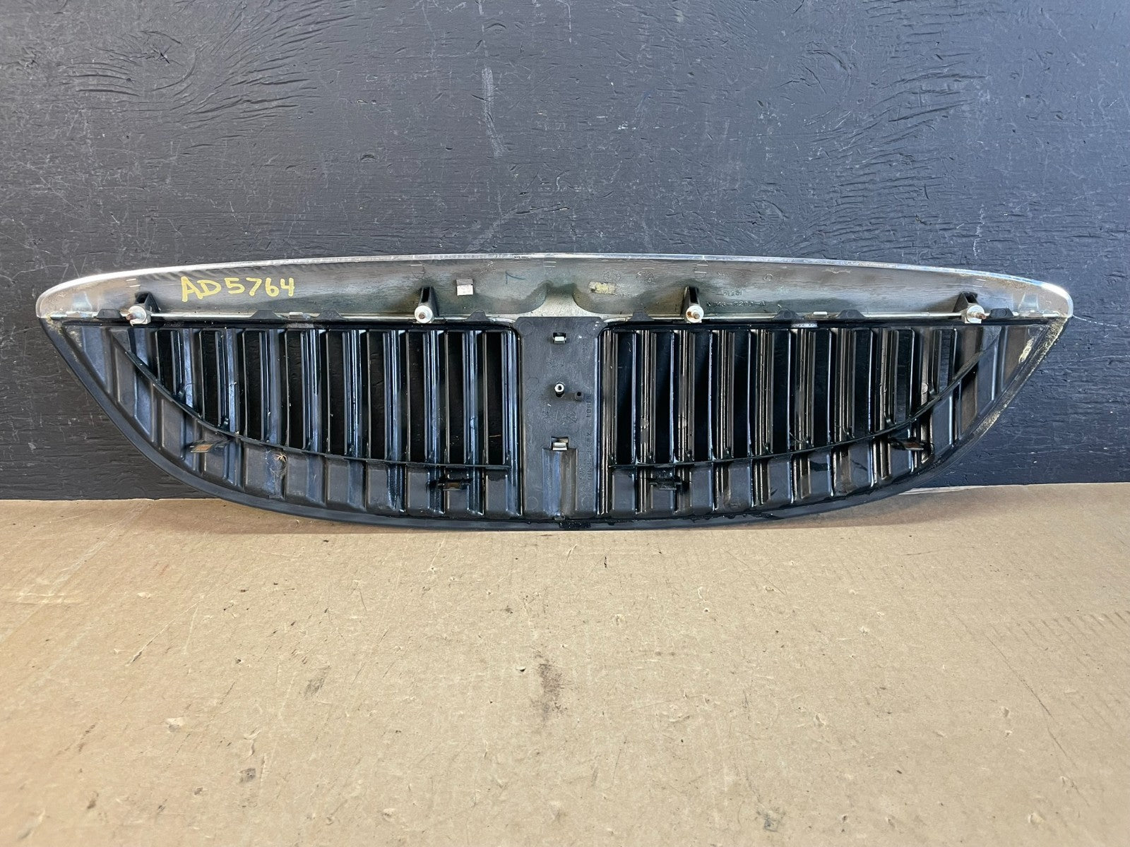 2000 to 2002 Lincoln LS Front Hood Bumper Grill Grille W/Emblem ad5764 DG3