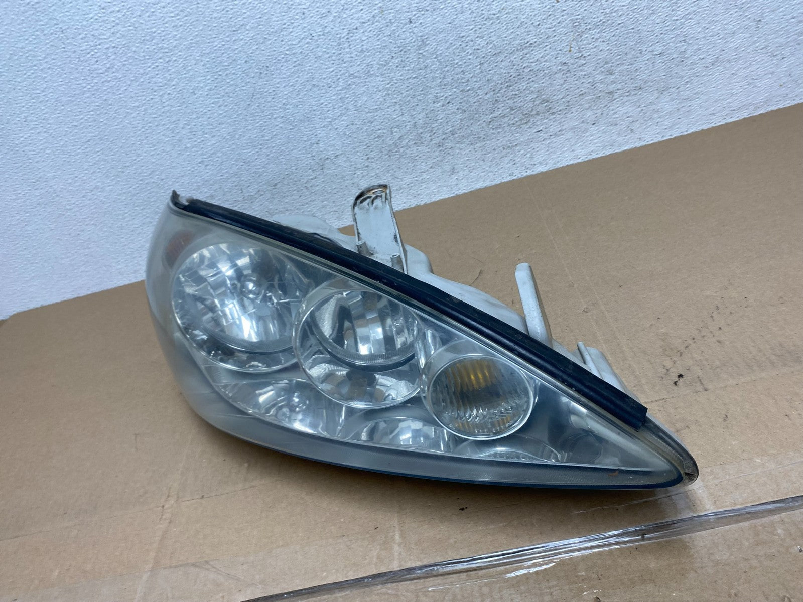 2005 to 2006 Toyota Camry Right Passenger RH Halogen Headlight AE6659 DW1