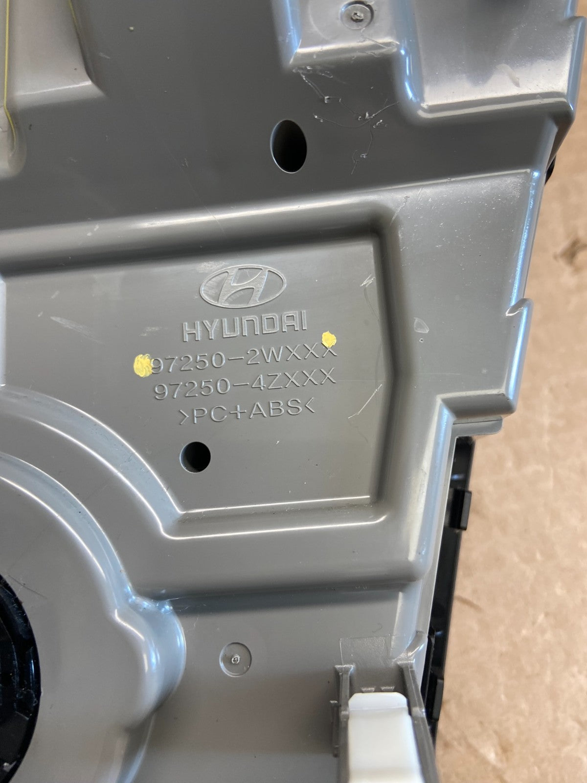 2017 to 2018 Hyundai Santa Fe Automatic Climate AC Heater Control AF2570 DG5