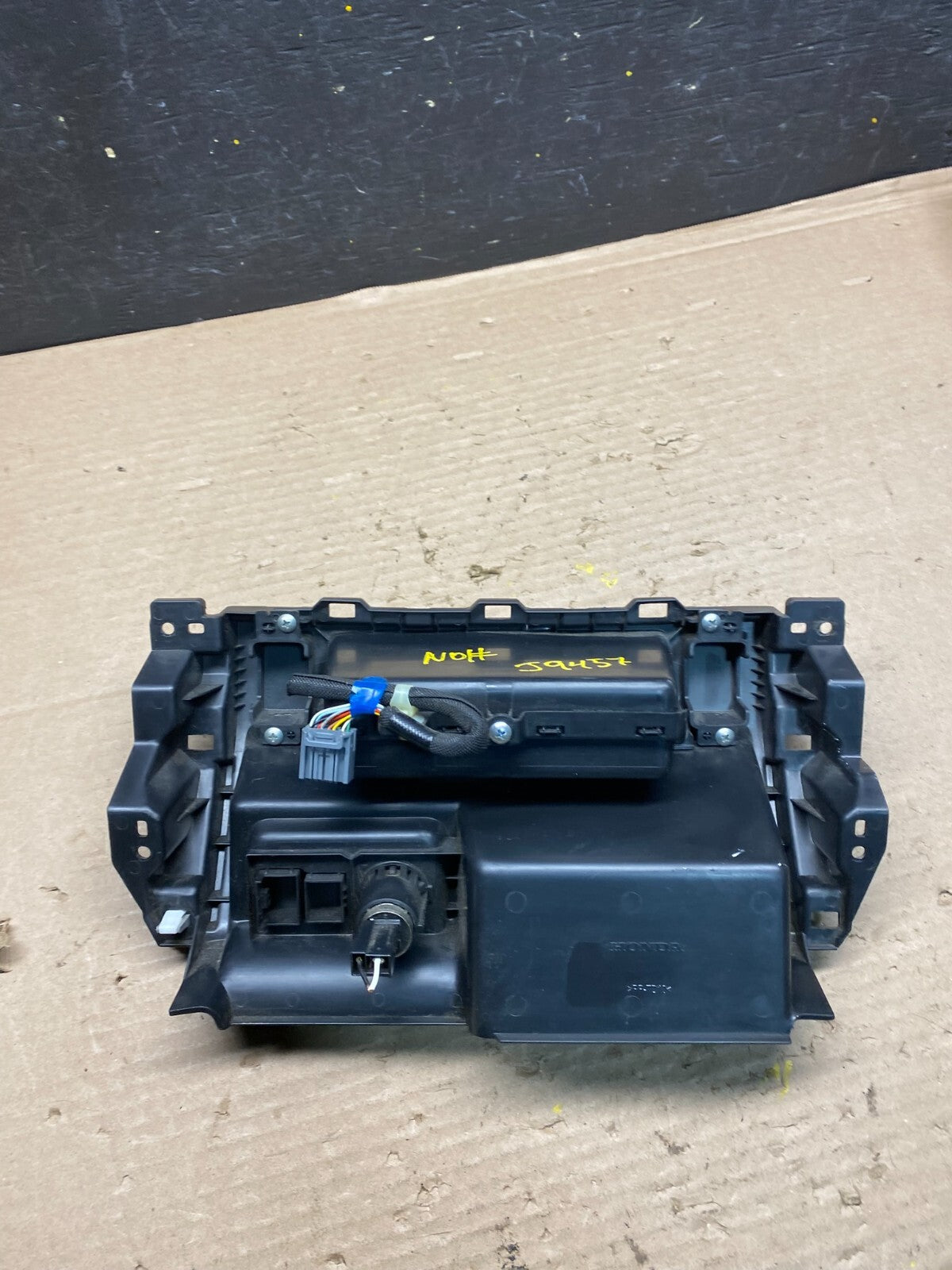 2016 to 2018 Honda Pilot Center Console Pocket Storage Power Outlet j9457 PS5