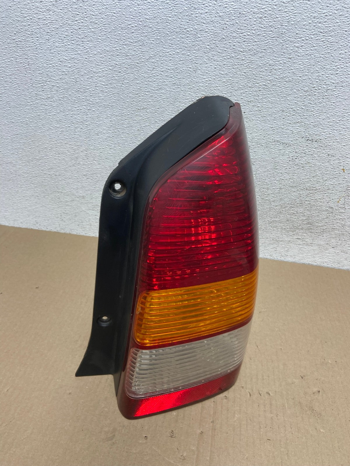 2001 2002 2003 2004 Mazda Tribute Right Passenger Rh Tail Light AE9456 LK2