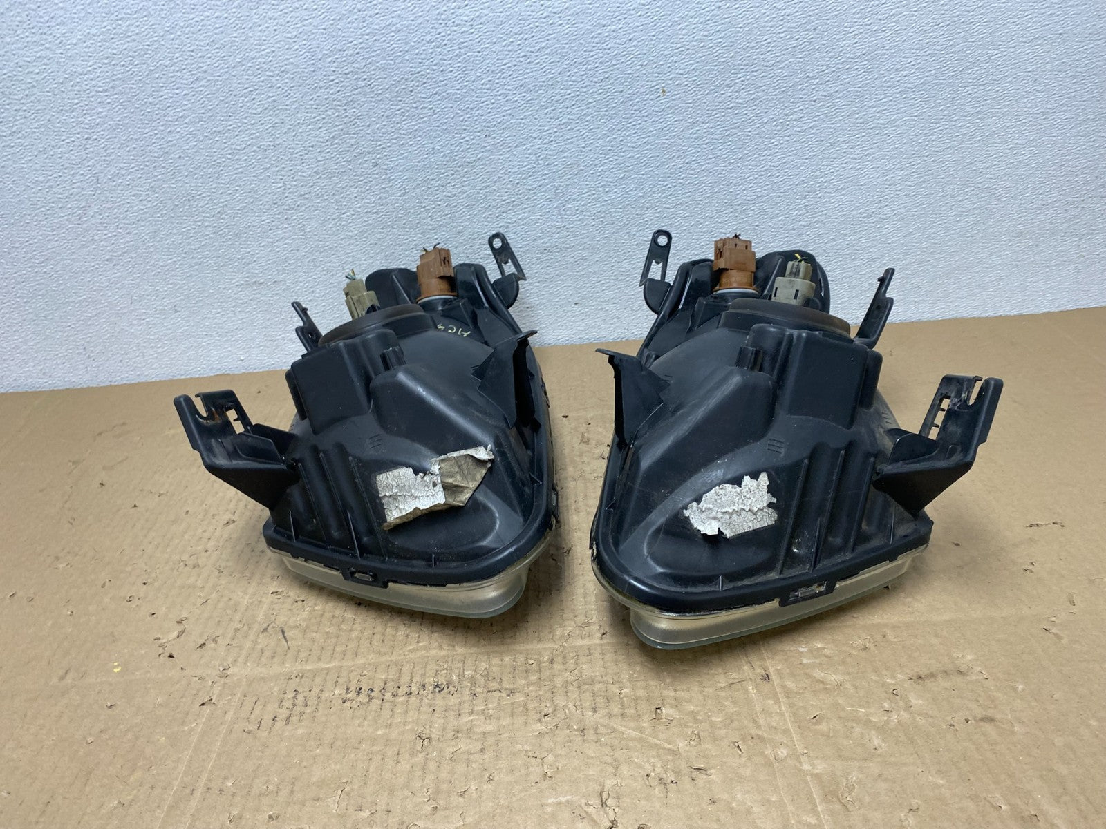 2008 to 2011 Mazda Tribute Left+Right Headlights Oem AC4005 DW12