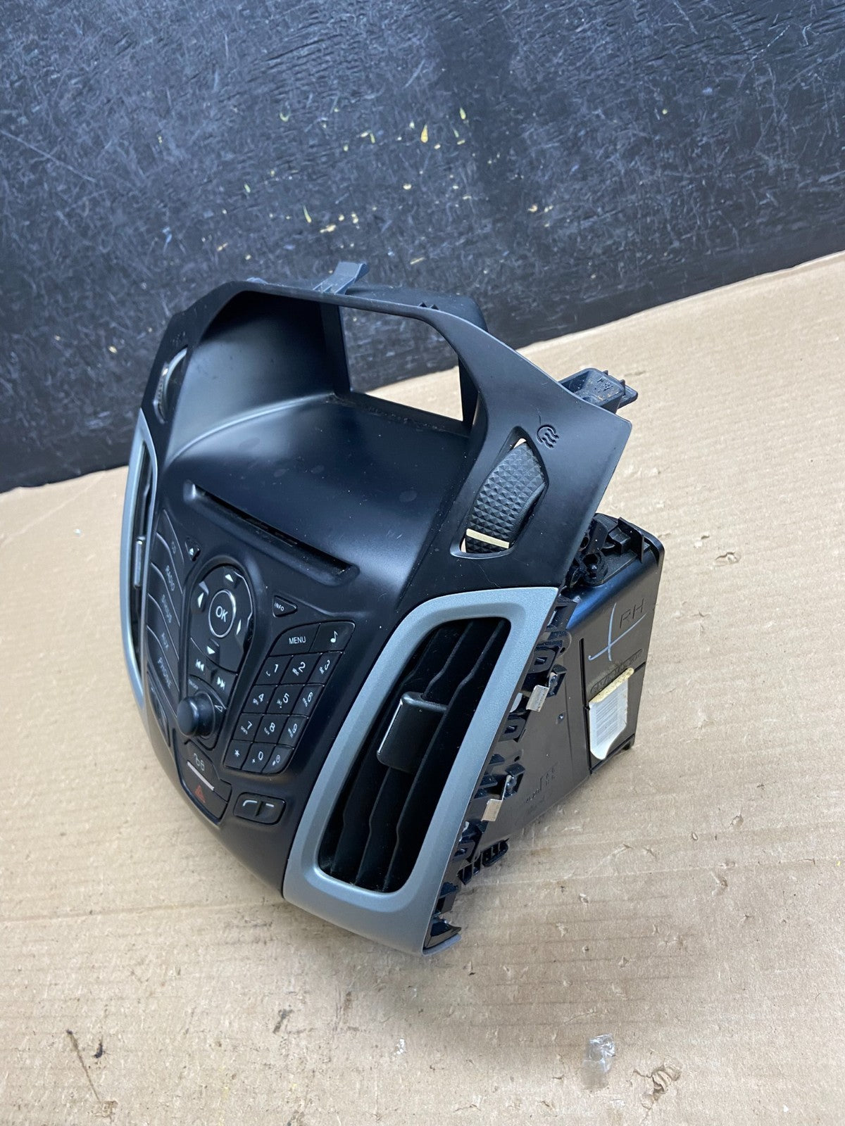 2012 to 2014 Ford Focus Radio Control Panel Trim w/ Bezel ah3801 DG2