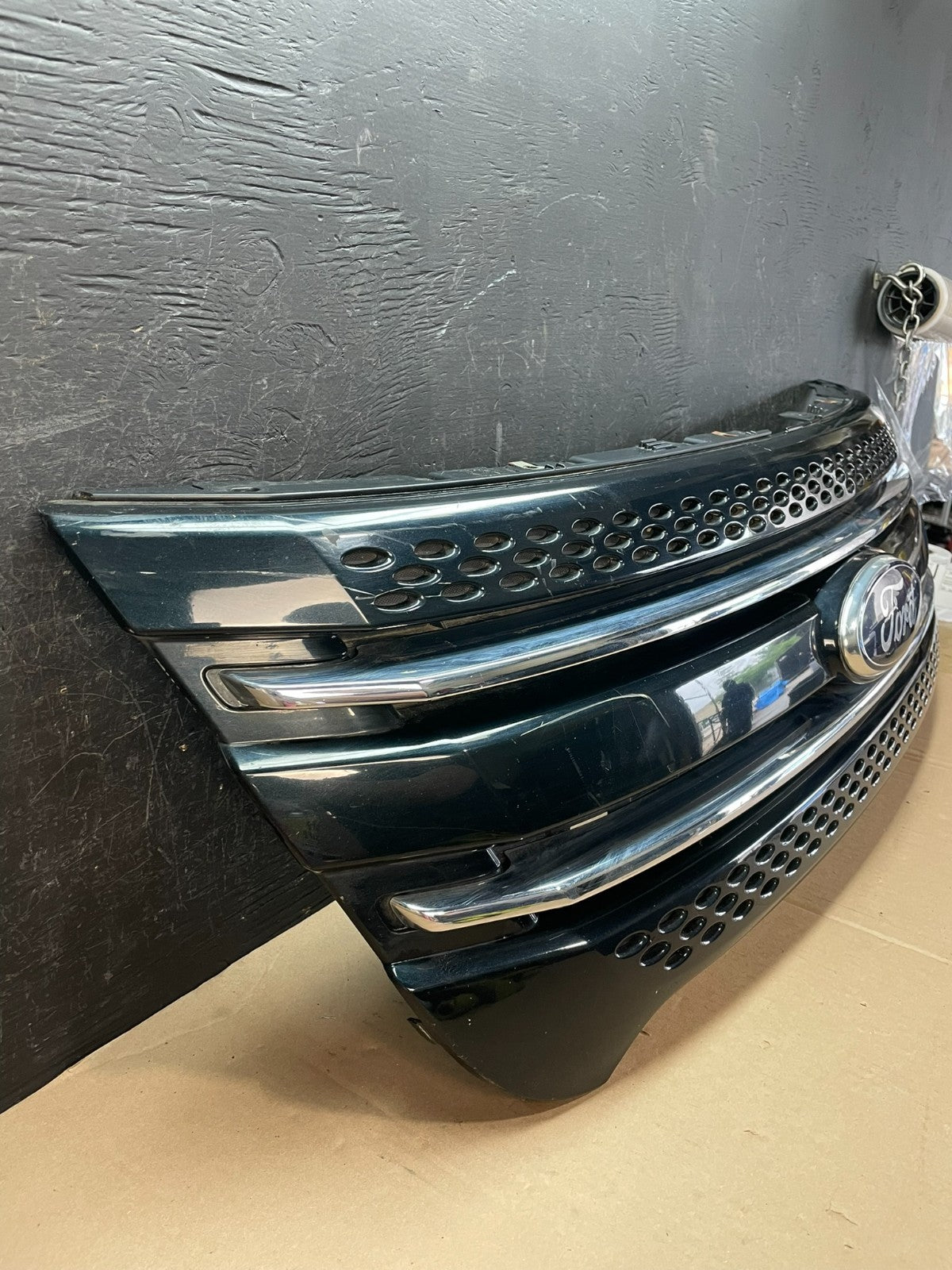 2011 to 2015 Ford Explorer Upper Front Grill Grille AD8382 DG2