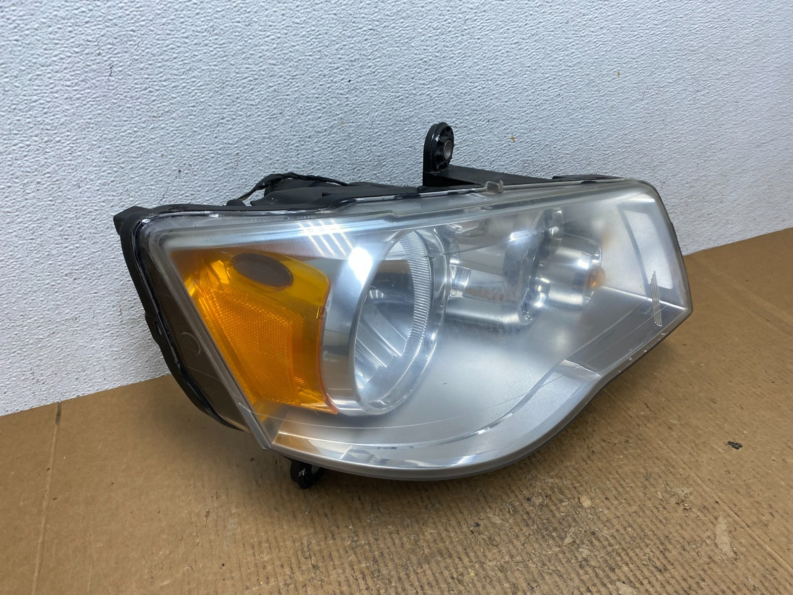 2011 to 2016 Chrysler Town and Country Right Passenger Headlight AE1674 DW2