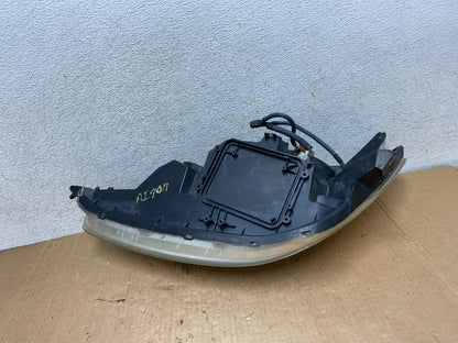 2004-2005 Toyota Sienna Right Passenger Halogen Headlight AI9011 DW8