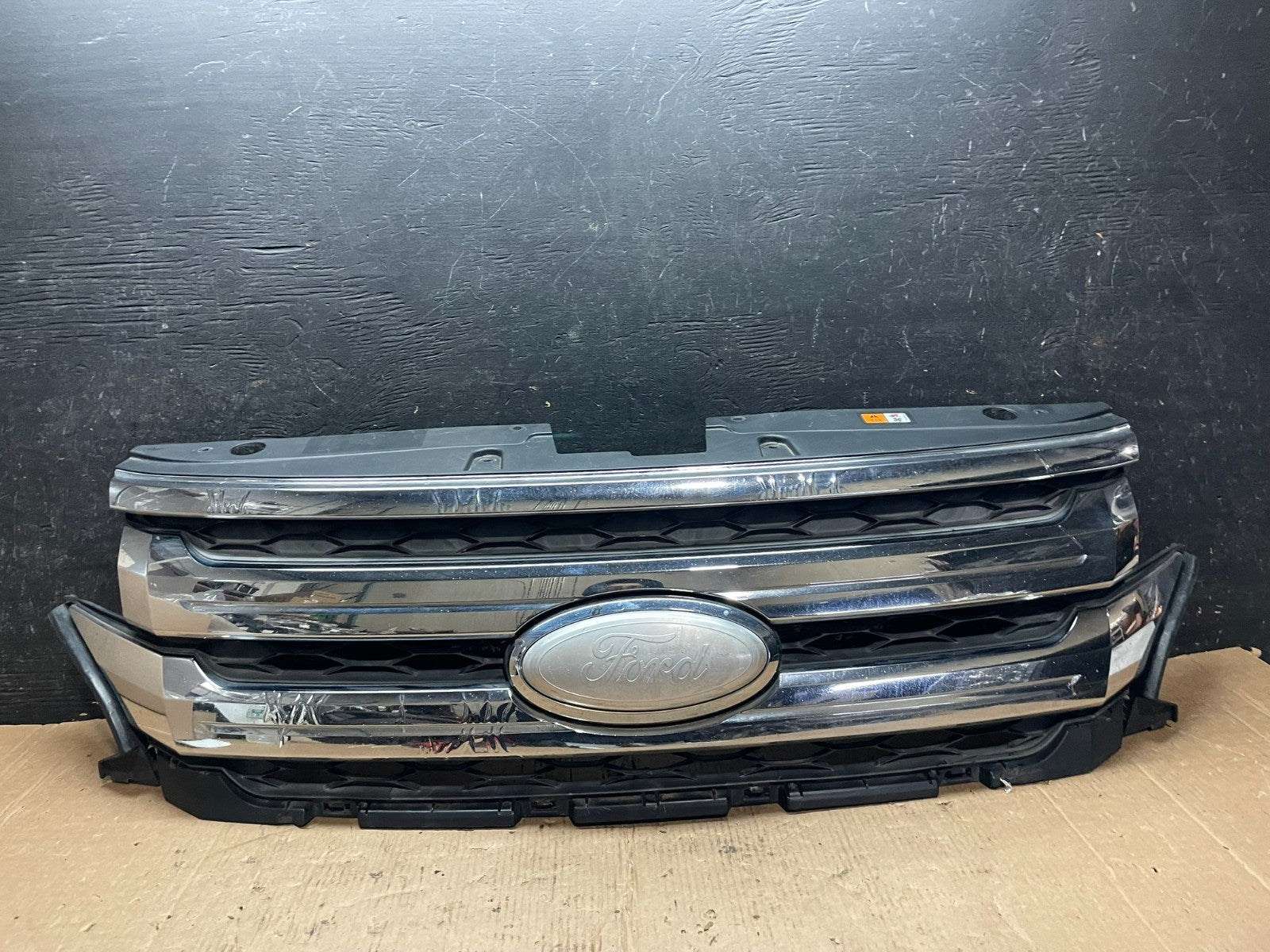 2011 2012 2013 Ford Edge Front Upper Chrome Grille Grill  Oem z5952 DG0