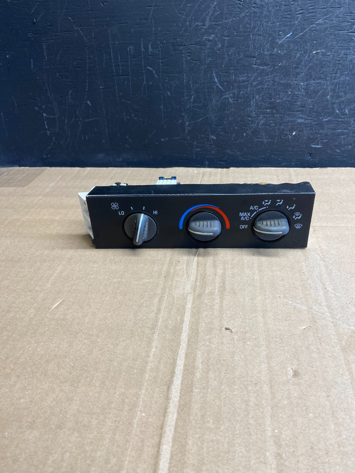 2001 - 2007 GMC Chevrolet Express 1500 Climate Control A/C AD7031 DG0