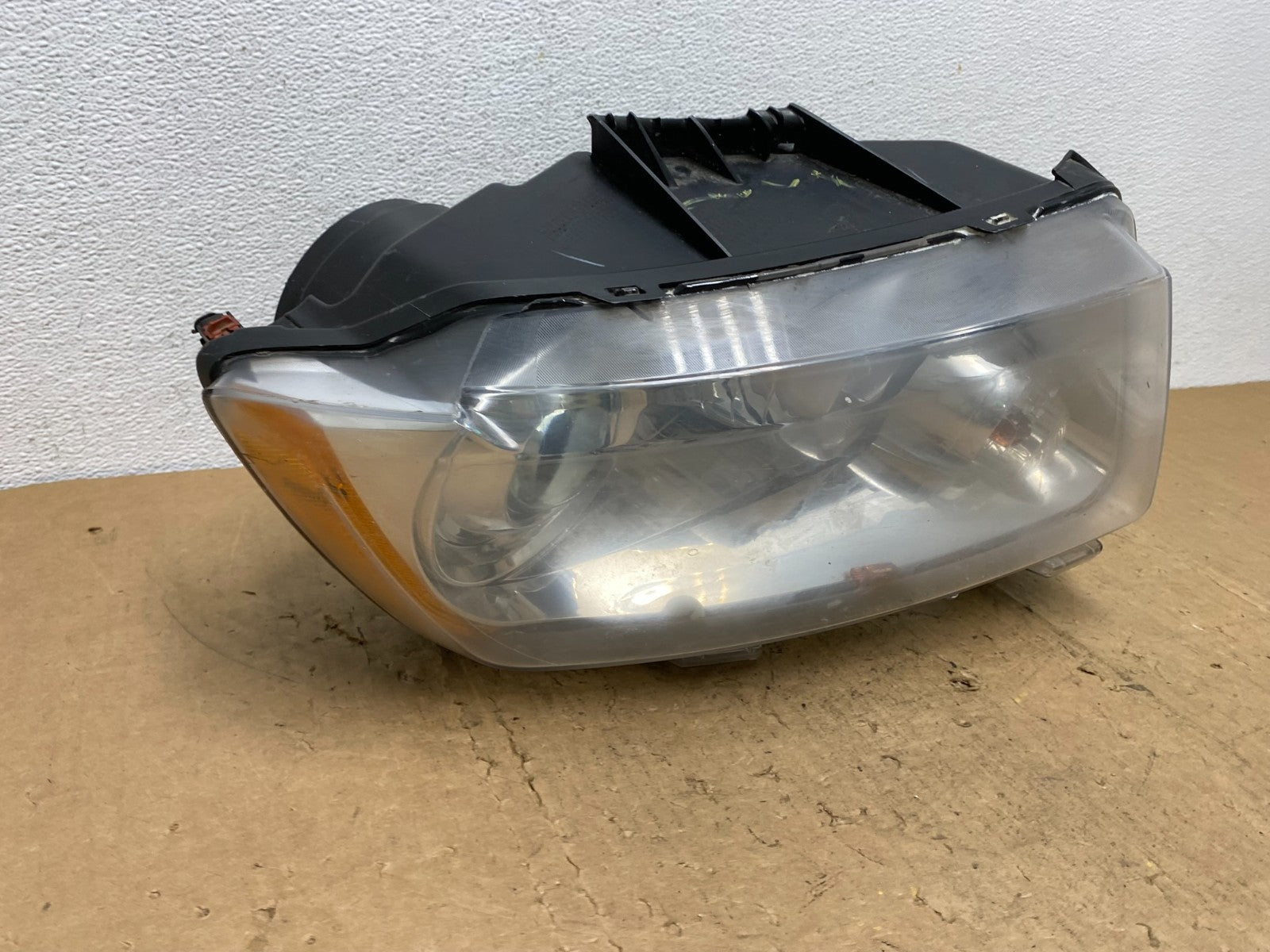 2011-2013 Jeep Grand Cherokee Right Passenger Xenon Headlight AD0550 DG2