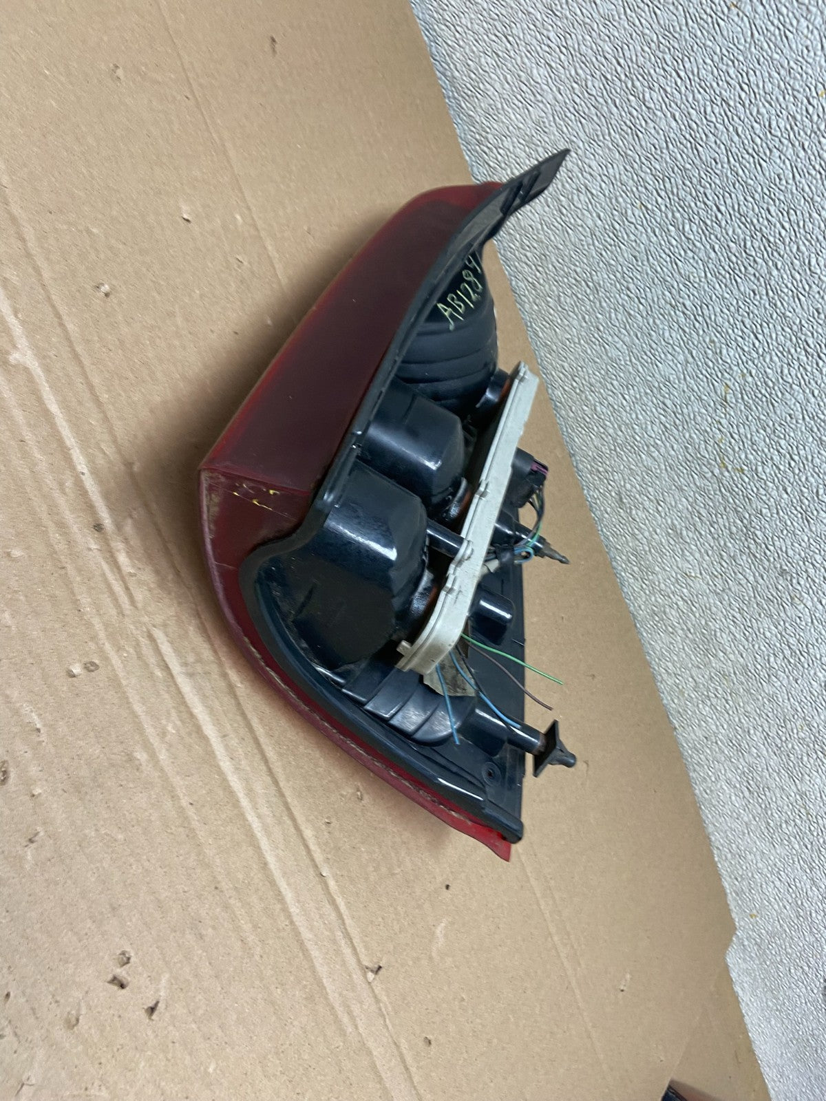 2004 to 2007 Buick Rainier Left Driver LH Tail Light OEM AB1284 LK7