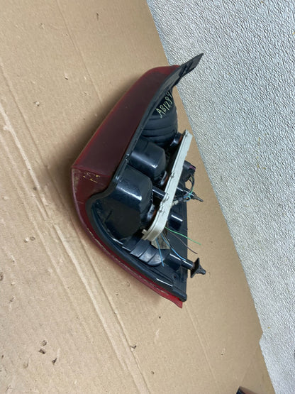 2004 to 2007 Buick Rainier Left Driver LH Tail Light OEM AB1284 LK7