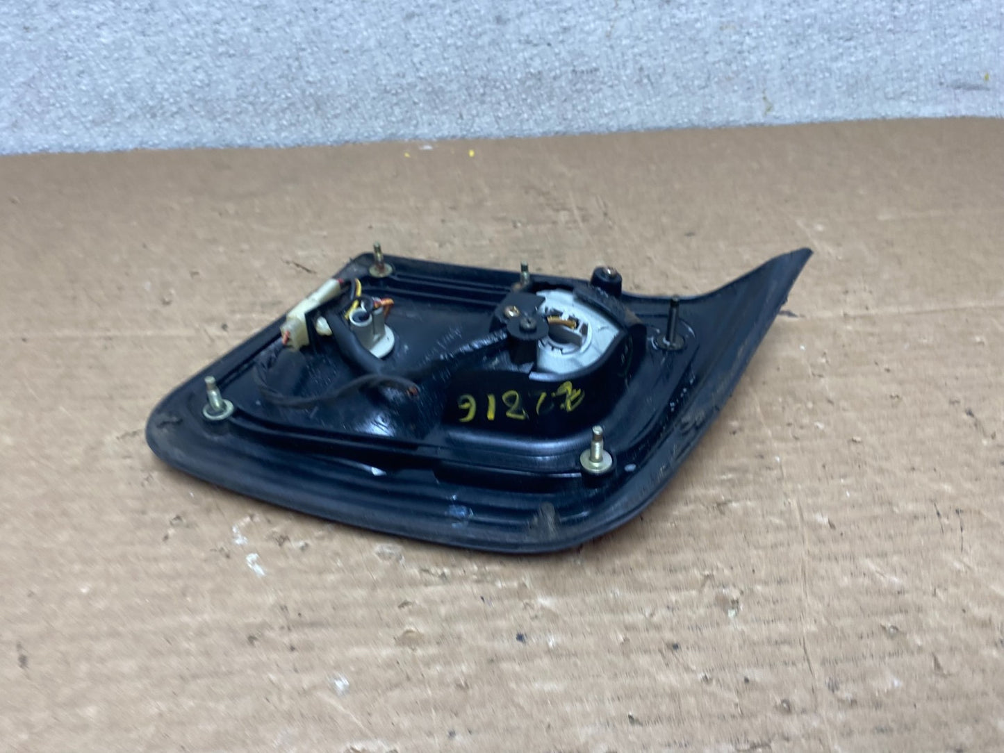 2001 2002 Subaru Forester Right Passenger RH Inner Lid Tail Light Oem Z2816 DW4