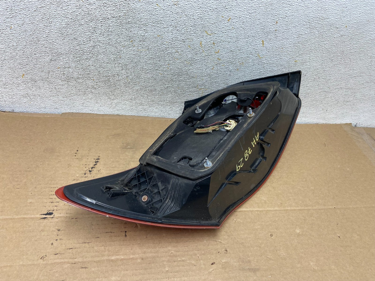2010 to 2013 Suzuki Kizashi Right Passenger RH Tail Light AH7829 DG7