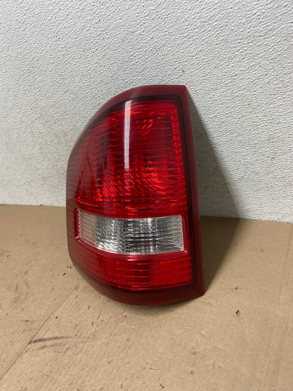 2007 - 2010 Ford Explorer Sport Trec Left Driver Lh Side Tail light AG4792 LK1