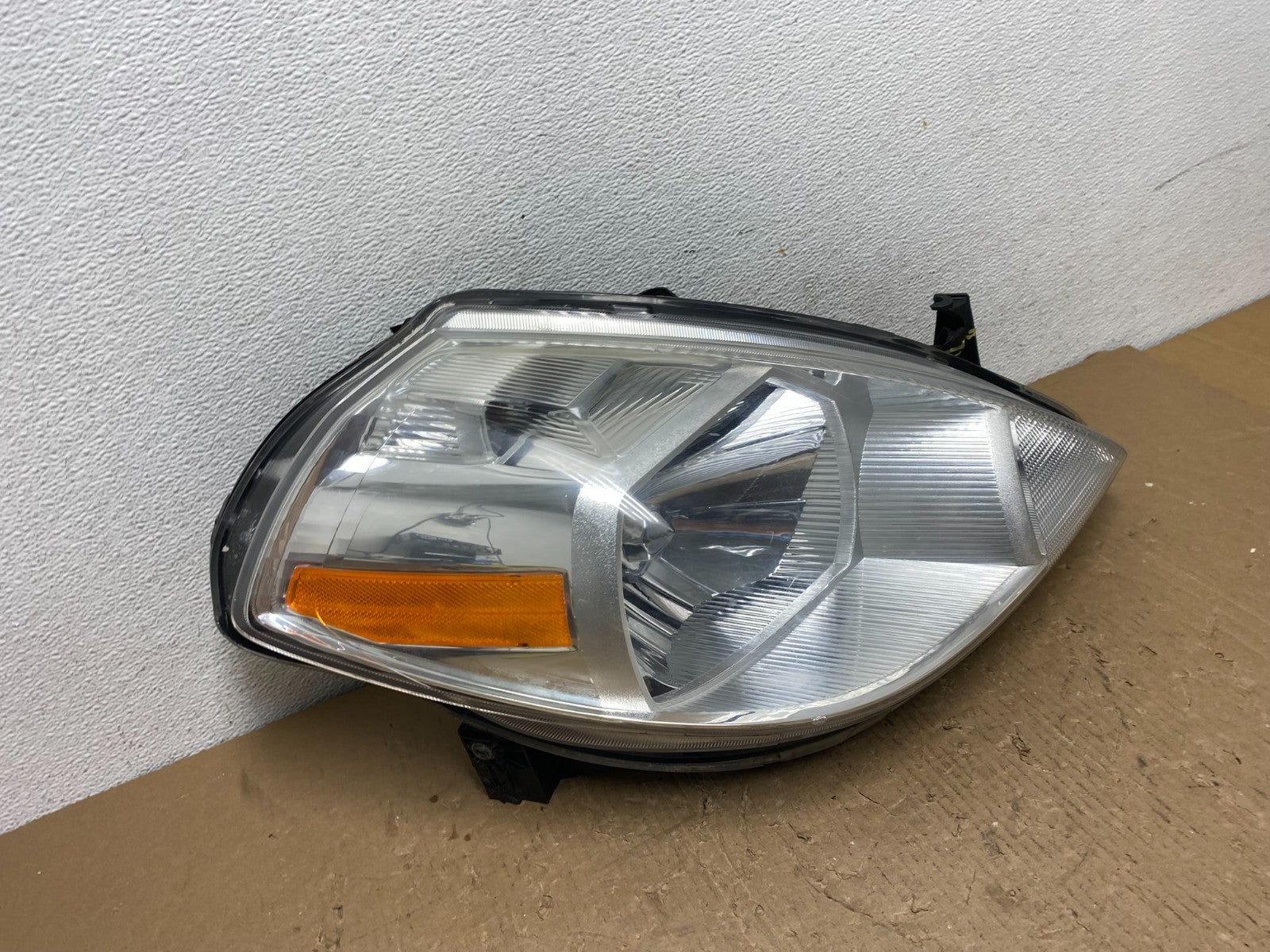 2008 to 2012 Nissan Versa Headlight Right Passenger Rh Side AD8761 DW2