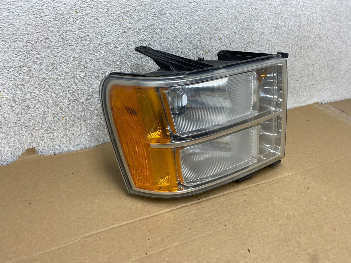 2007 - 2014 GMC Sierra Right Passenger RH Halogen Headlight AH7751 DW1