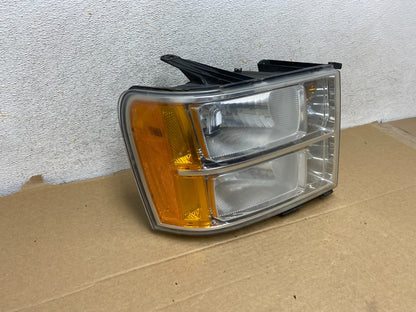 2007 - 2014 GMC Sierra Right Passenger RH Halogen Headlight AH7751 DW1