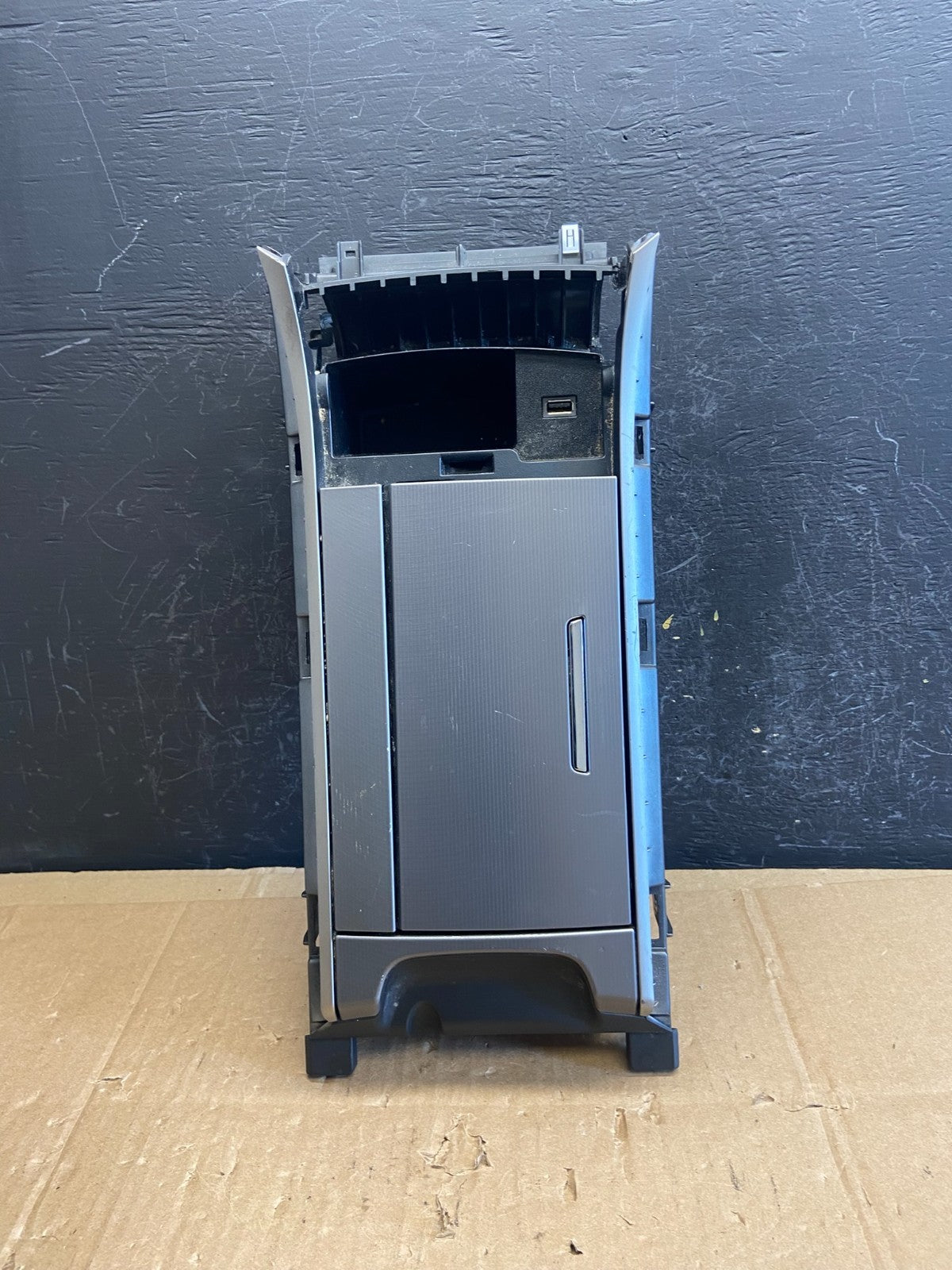 2017 to 2020 Lincoln MKZ Front Center Console Cup Holder Storage AD21990