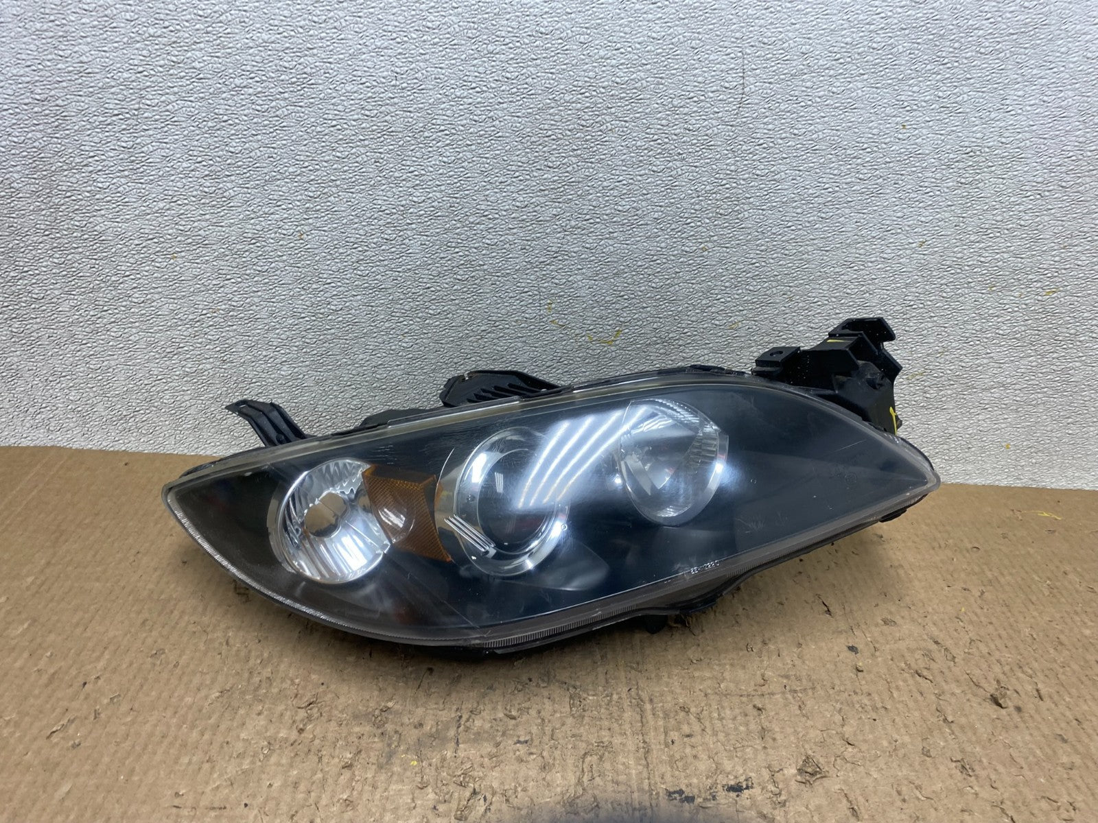 2004 to 2009 Mazda 3 Sedan Right Passenger Rh Side Headlight W7921 DW0
