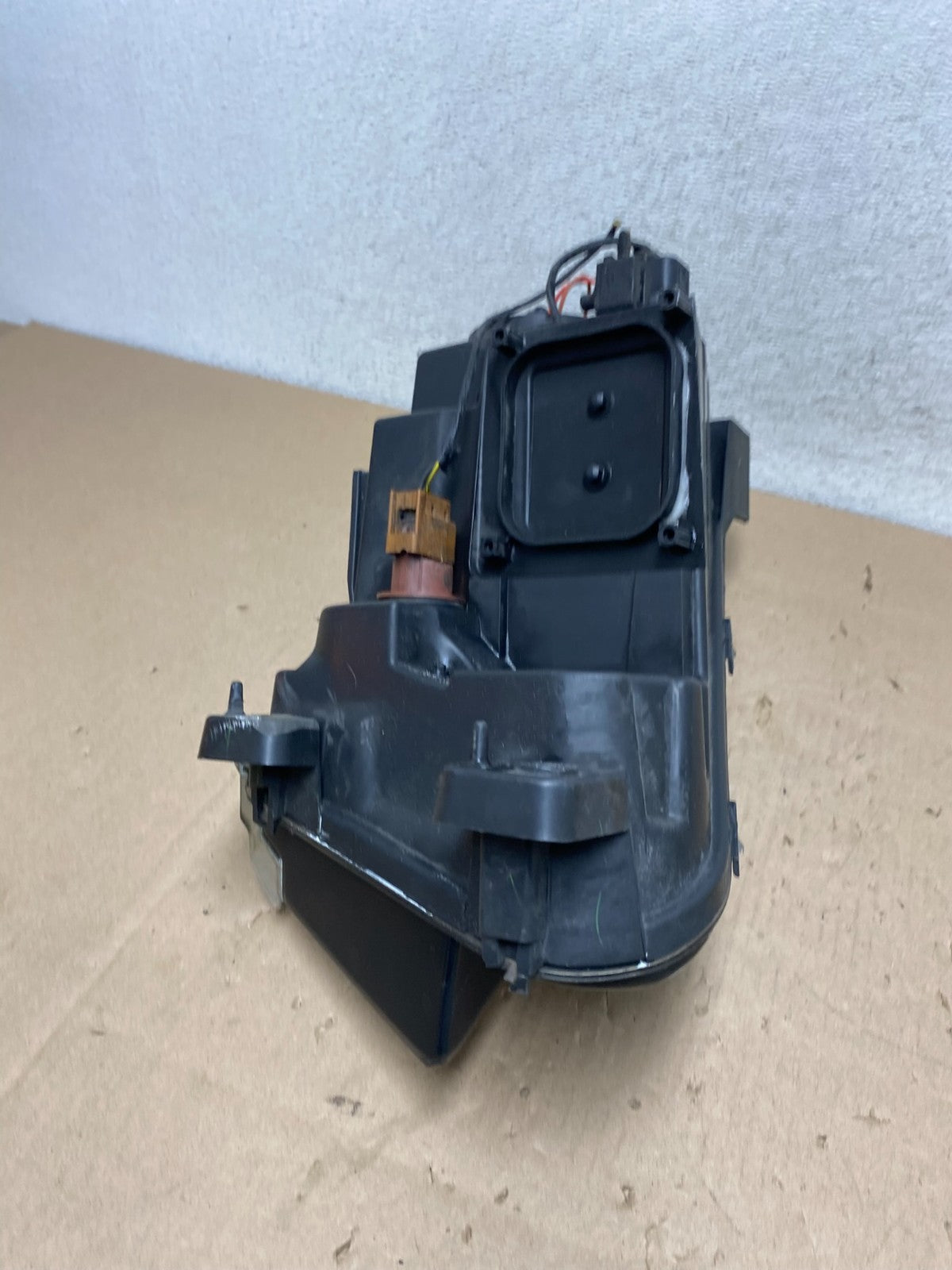 2011 to 2014 Ford Edge Front Right Passenger Headlight Halogen AG6750 DW8