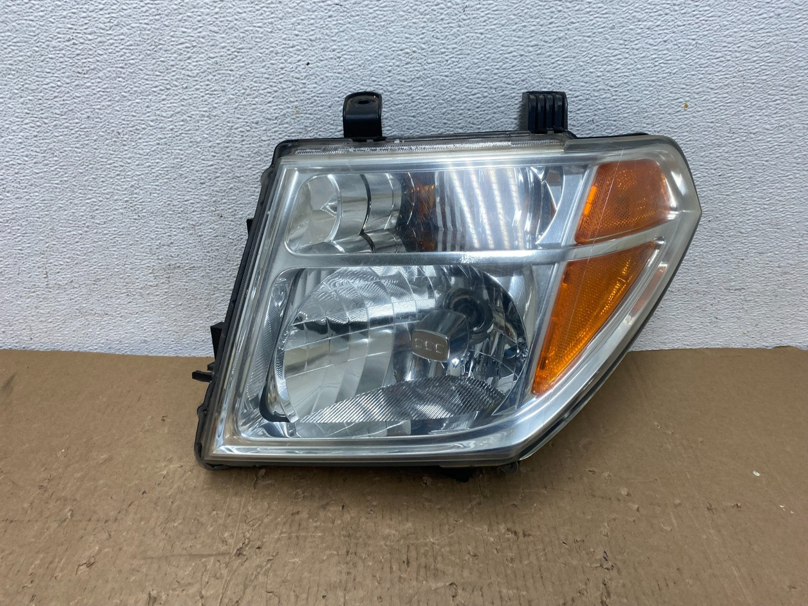 2005-2007 Nissan Pathfinder Halogen Headlight Left Driver LH AD8226 DW0