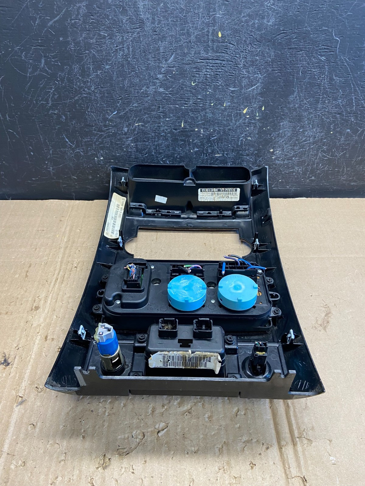 2005-2009 Dodge Durango Heat AC Climate Temp Control Radio Bezel AE1942 DG6