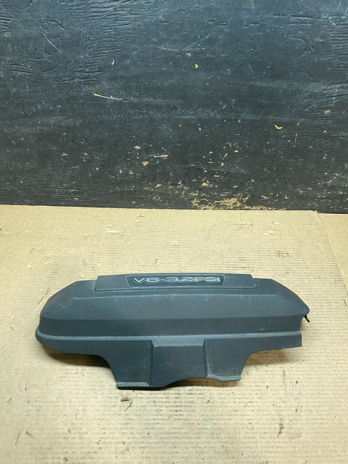 2008 to 2008 Audi  A6 3.2L Engine Motor Cover OEM v7091 DG0