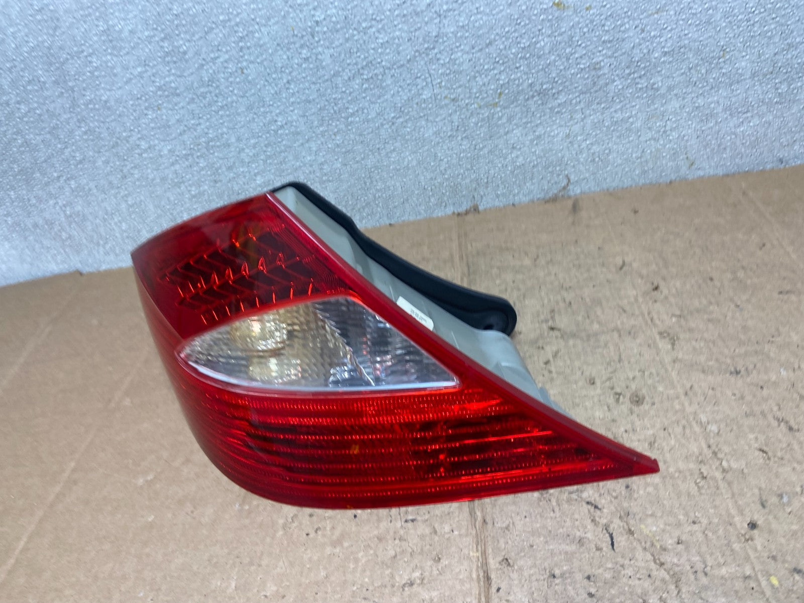 2006-2008 Mercedes w209 CLS CLS550 CLS55 Left Driver LH Side Tail Light AA39701