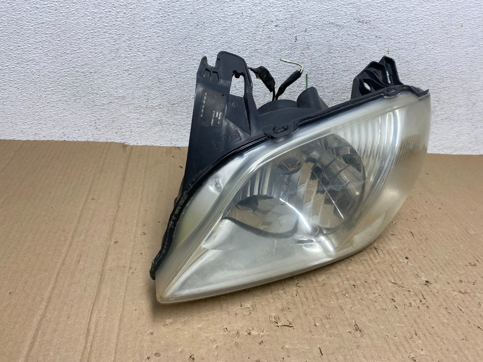 2001 to 2004 Mazda Tribute Left Driver Lh Side Halogen Headlight AE9027 DW2
