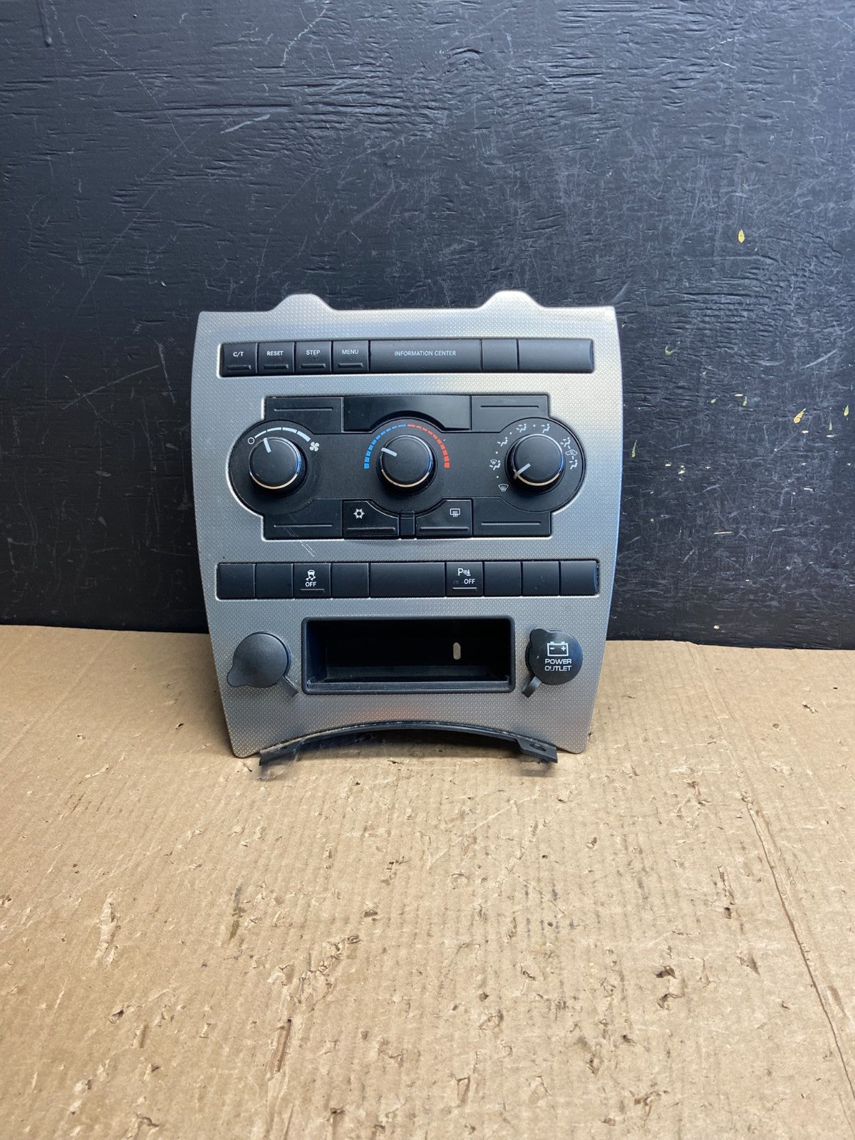 2005 to 2007 Jeep Commander Grand Cherokee A/C Climate Control Bezel AE4280 DG0