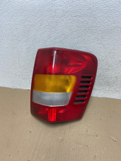 1999-2004 Jeep Grand Cherokee WJ Right Passenger Rh Tail Light AG6834 LK0