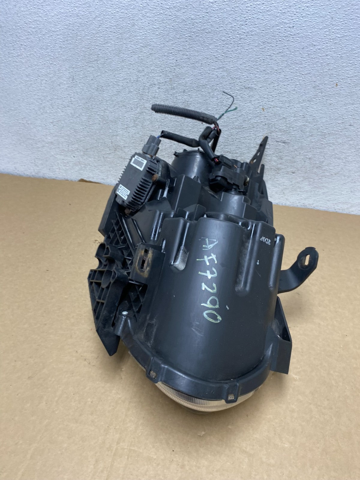 2008 to 2013 Nissan Rogue HID Xenon Headlight Left Driver Lh Side AF7290 DW6