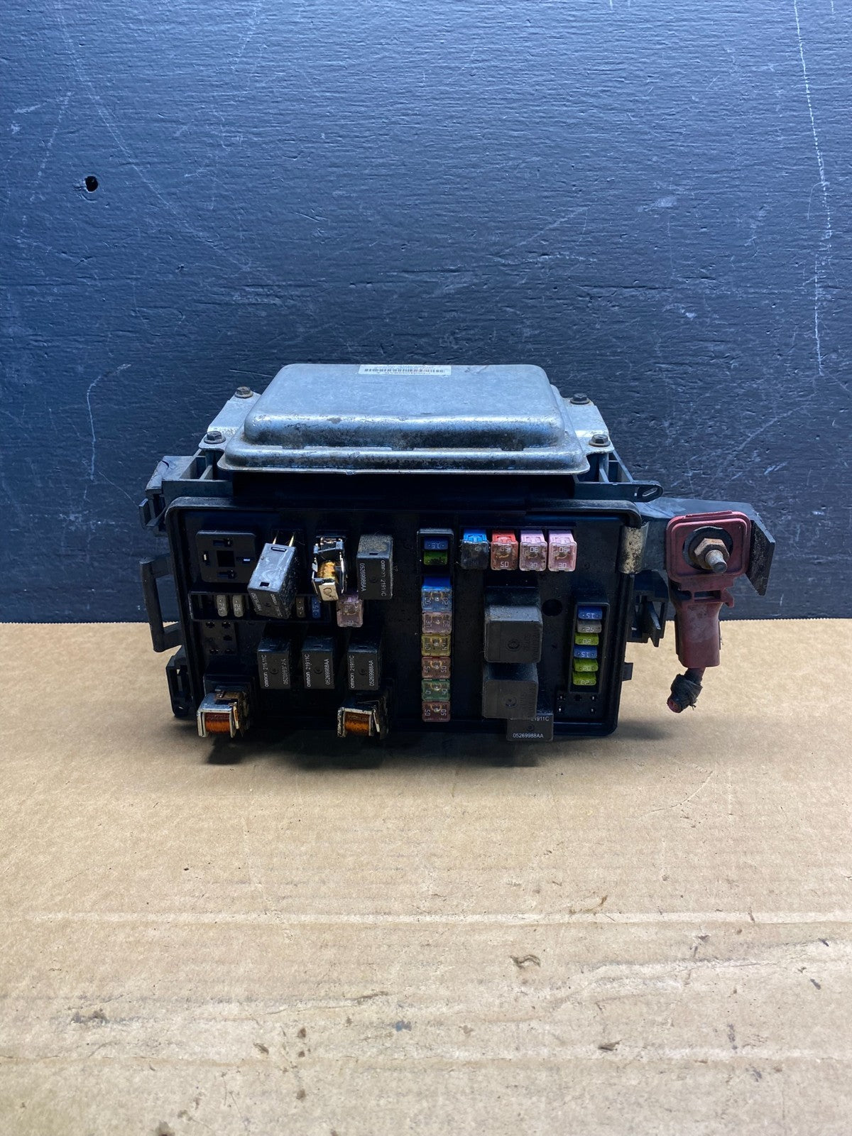 2005 Chrysler 300 Charger Totally Integrated Module Fuse Box ad7362 DG5