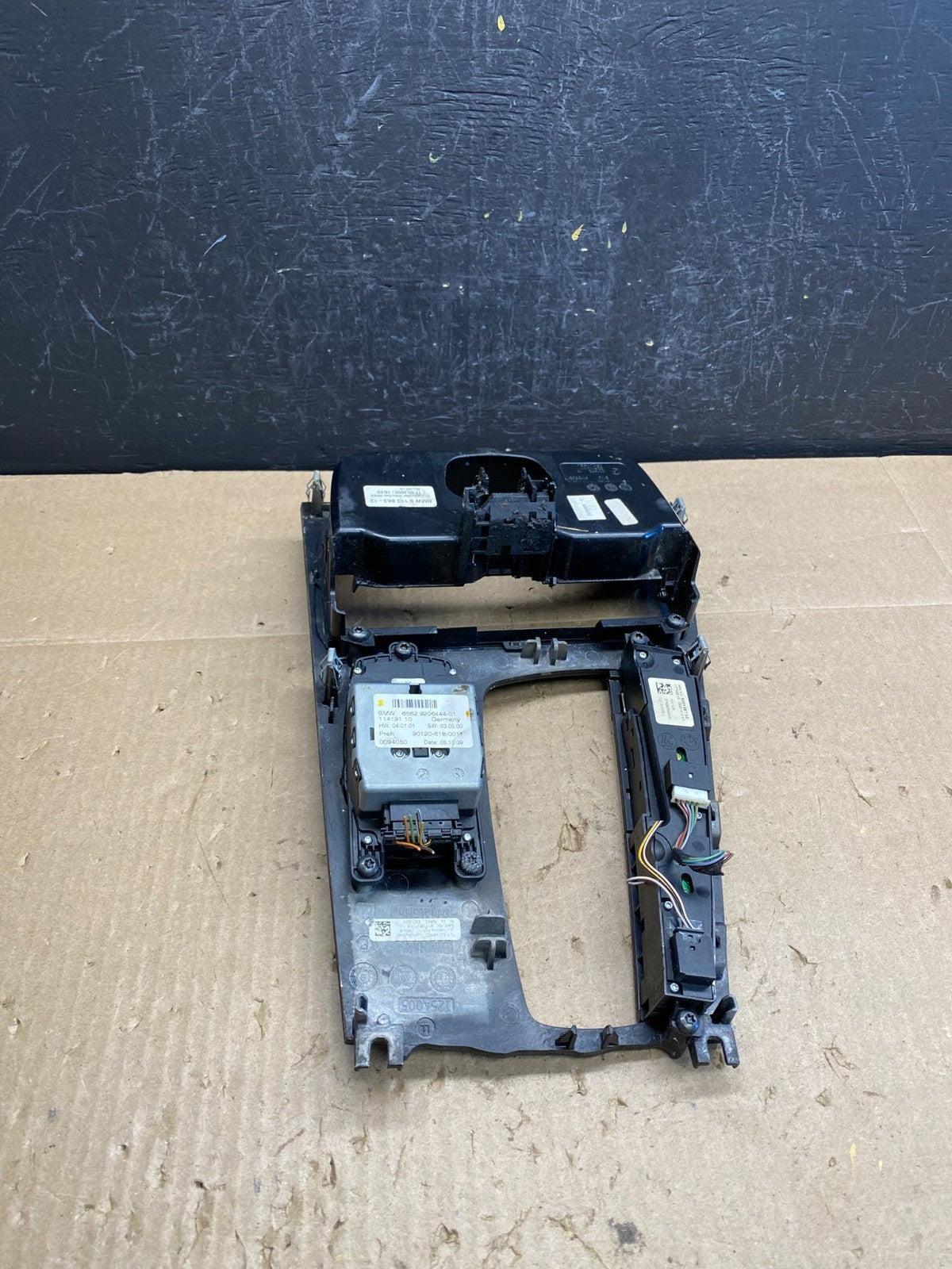 2010 to 2013 Bmw 550i GT Center Console Shifter Console Trim Switches AC6732 DG3