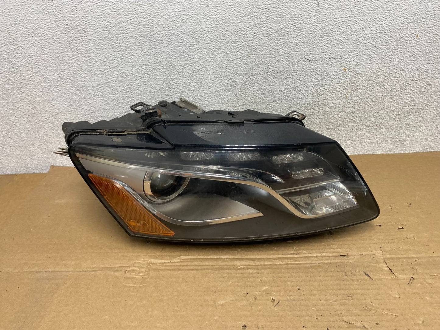 2009 to 2012 Audi Q5 Right Passenger RH Side Xenon HID Headlight AD3957 DW0