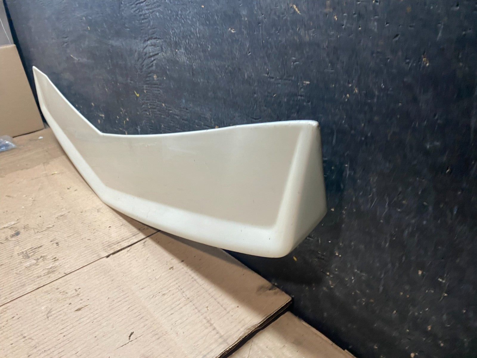 2003 to 2007 Cadillac CTS Trunk Spoiler Wing White OEM W2492 DG1