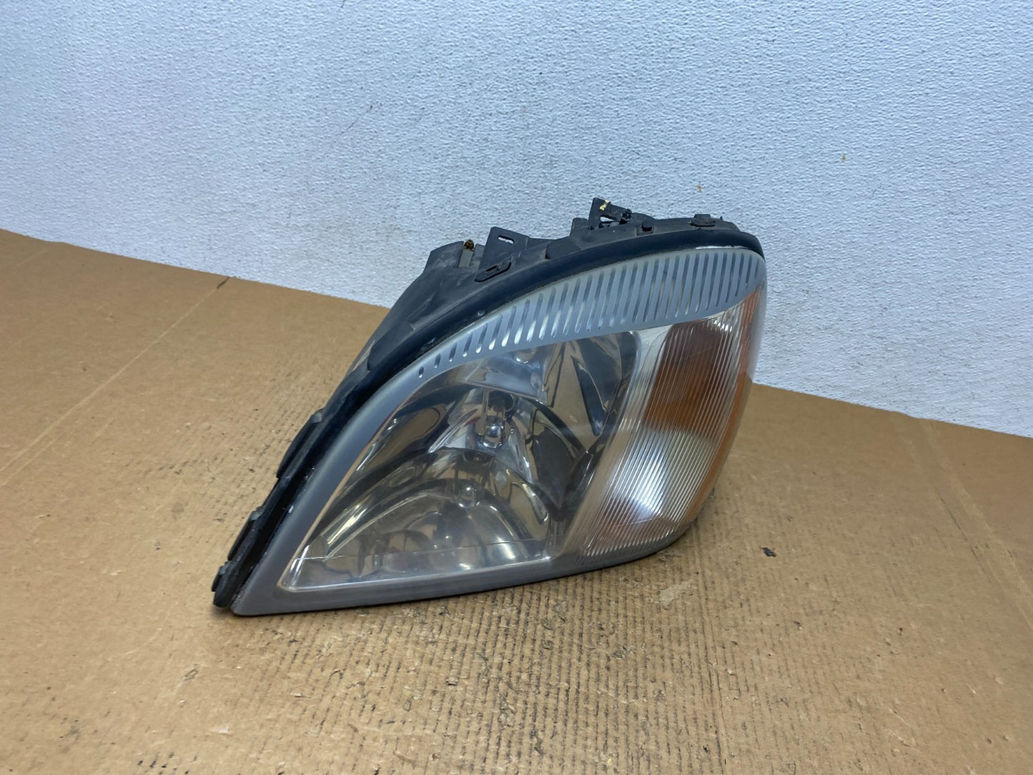 2000 to 2005 Cadillac Deville Left Driver LH Side Headlight AE2621 DW2