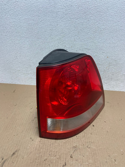 2003 to 2006 Kia Sorento Left Driver Side Tail Light AE7355 LK2